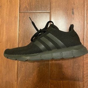 Adidas black tennis shoes